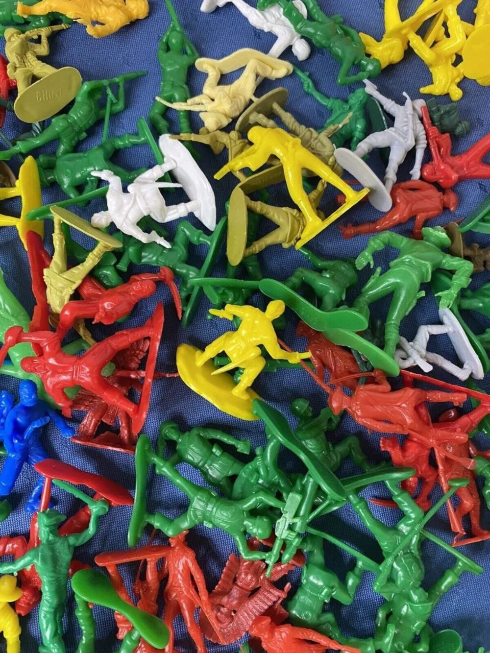 Lot Of 160 Plastic Indians Cowboys Pirates Military Frontiersmen